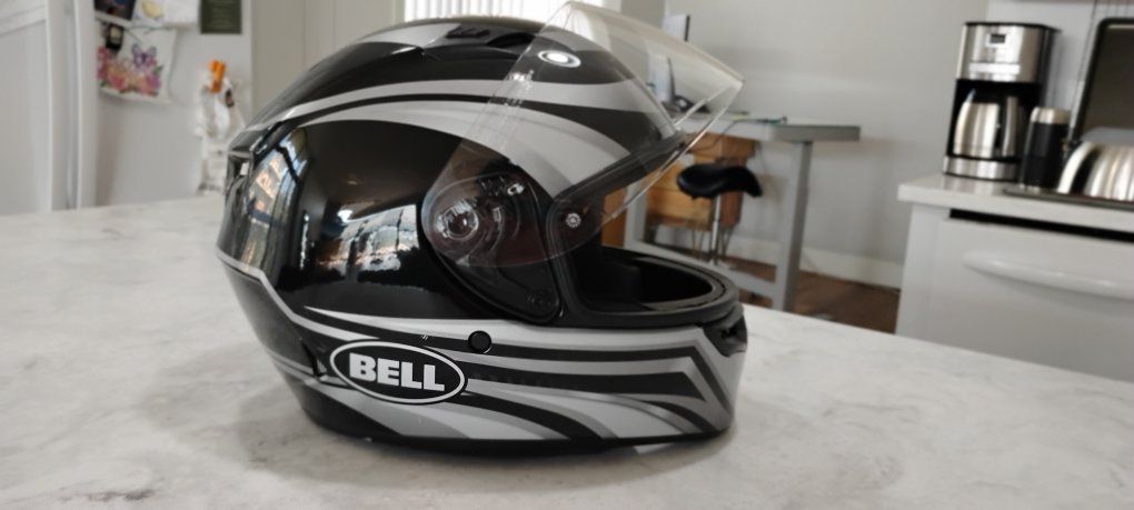 Bell P399 Size Large Motorcycle Helmet