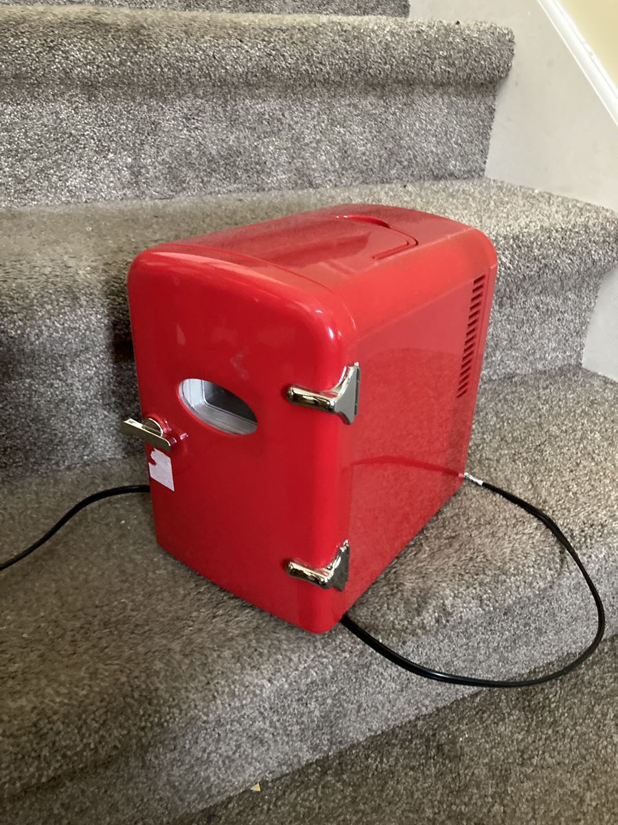 Mini drink fridge