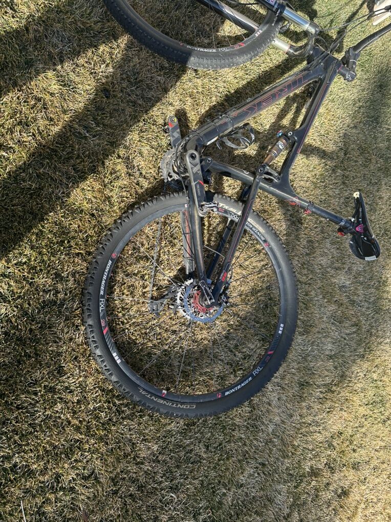 Trek Super Fly Full Carbon Large Mountain Bike 29