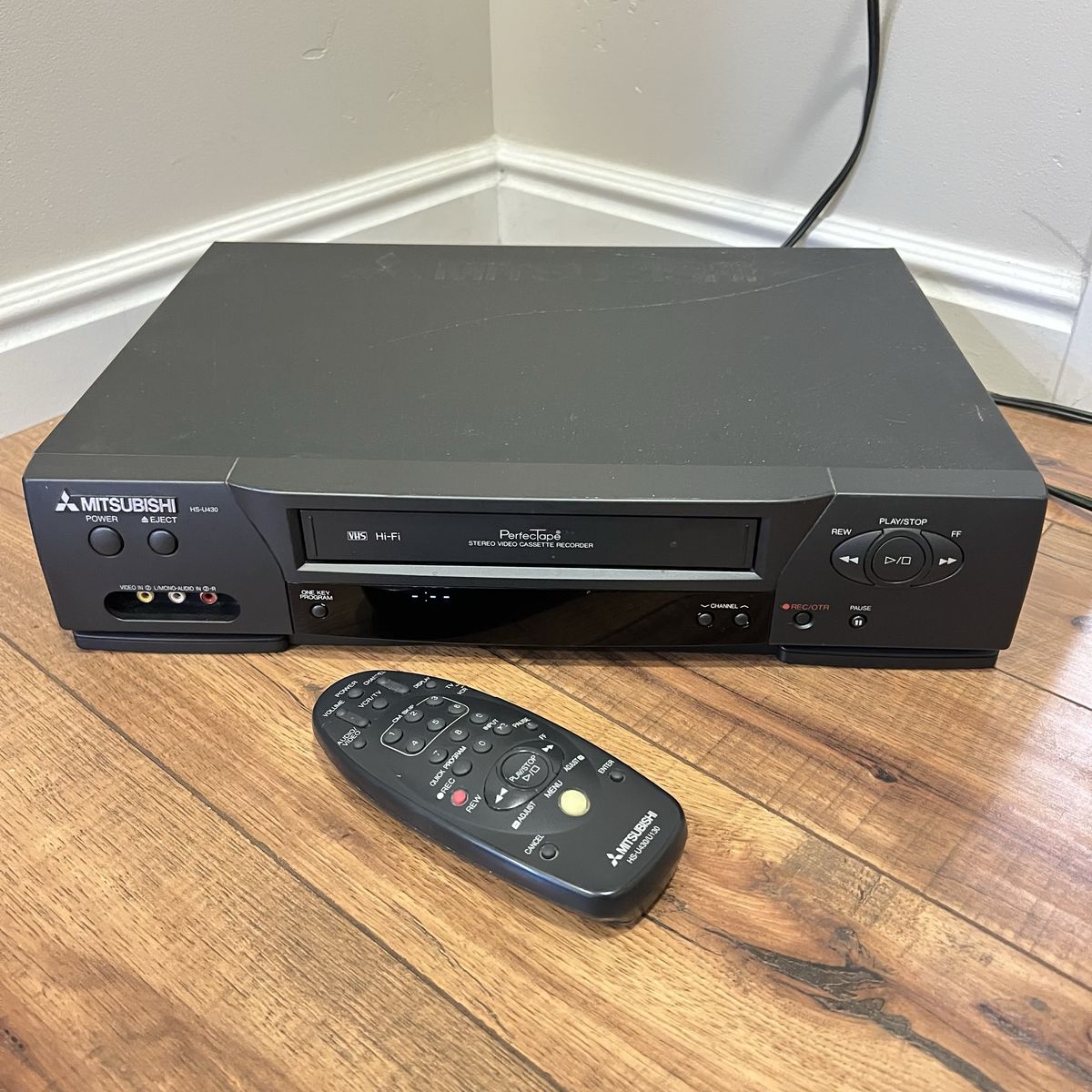 Mitsubishi HS-U430 VCR VHS Hi-Fi Stereo Video Cassette Recorder with Remote