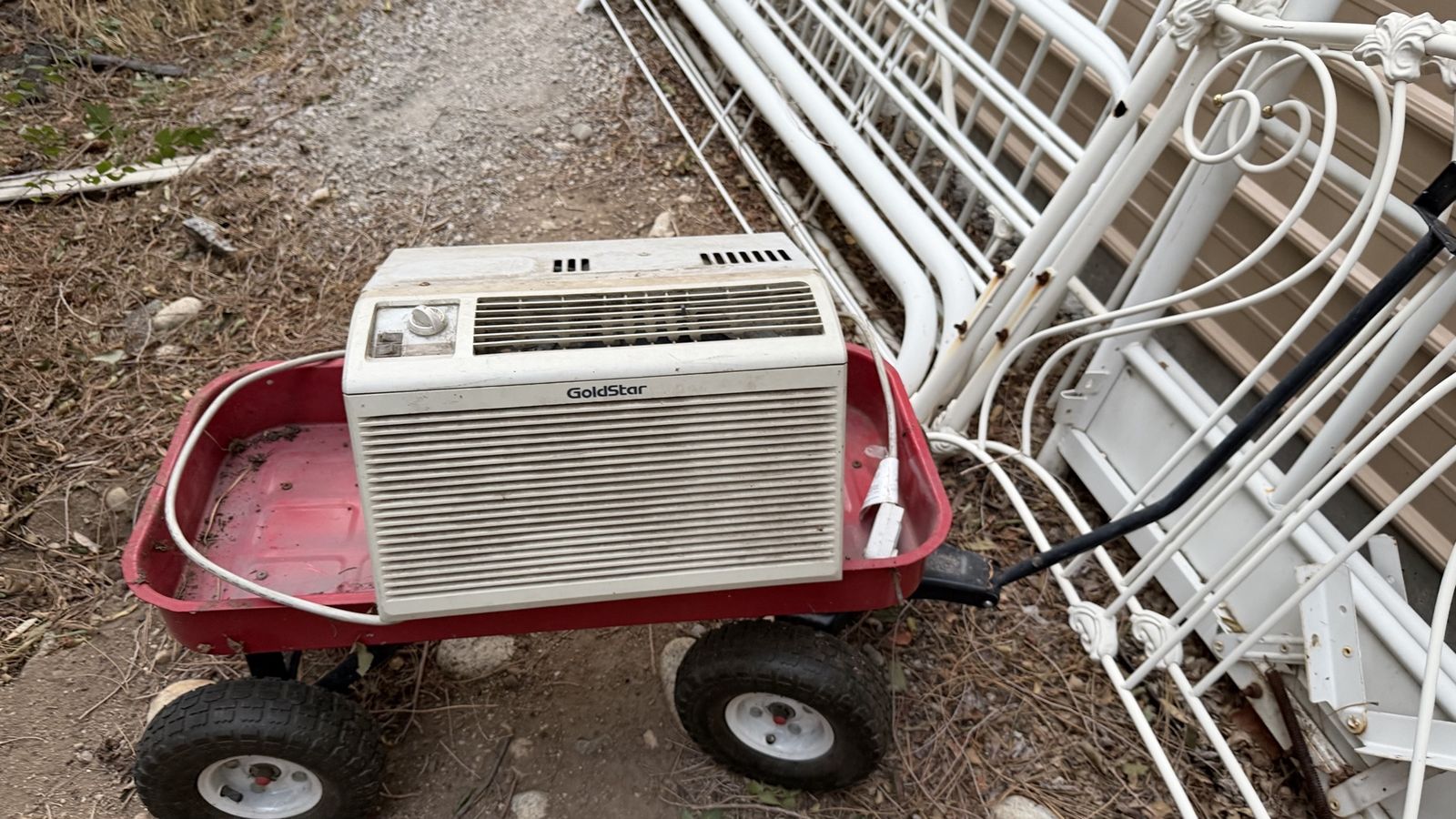 GoldStar Window Air Conditioner Unit