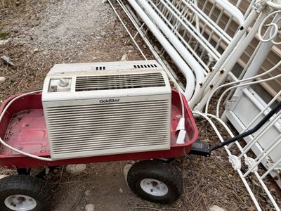 GoldStar Window Air Conditioner Unit