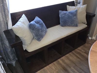 Bench w/Cushion & Pillows