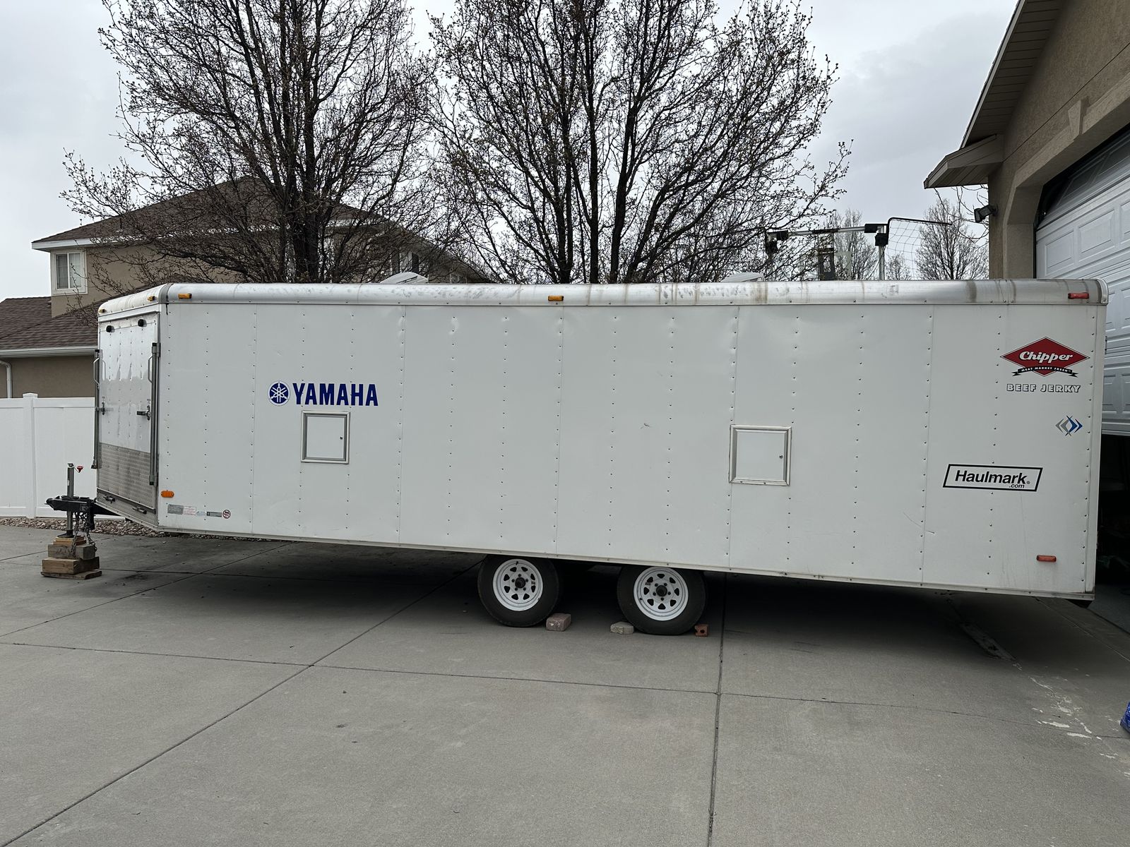 27ft V-nosed Enclosed Haulmark Trailer
