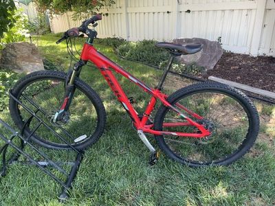 Trek Marlin 5 Mountain Bike 27.5" Tires S/M Frame New Components