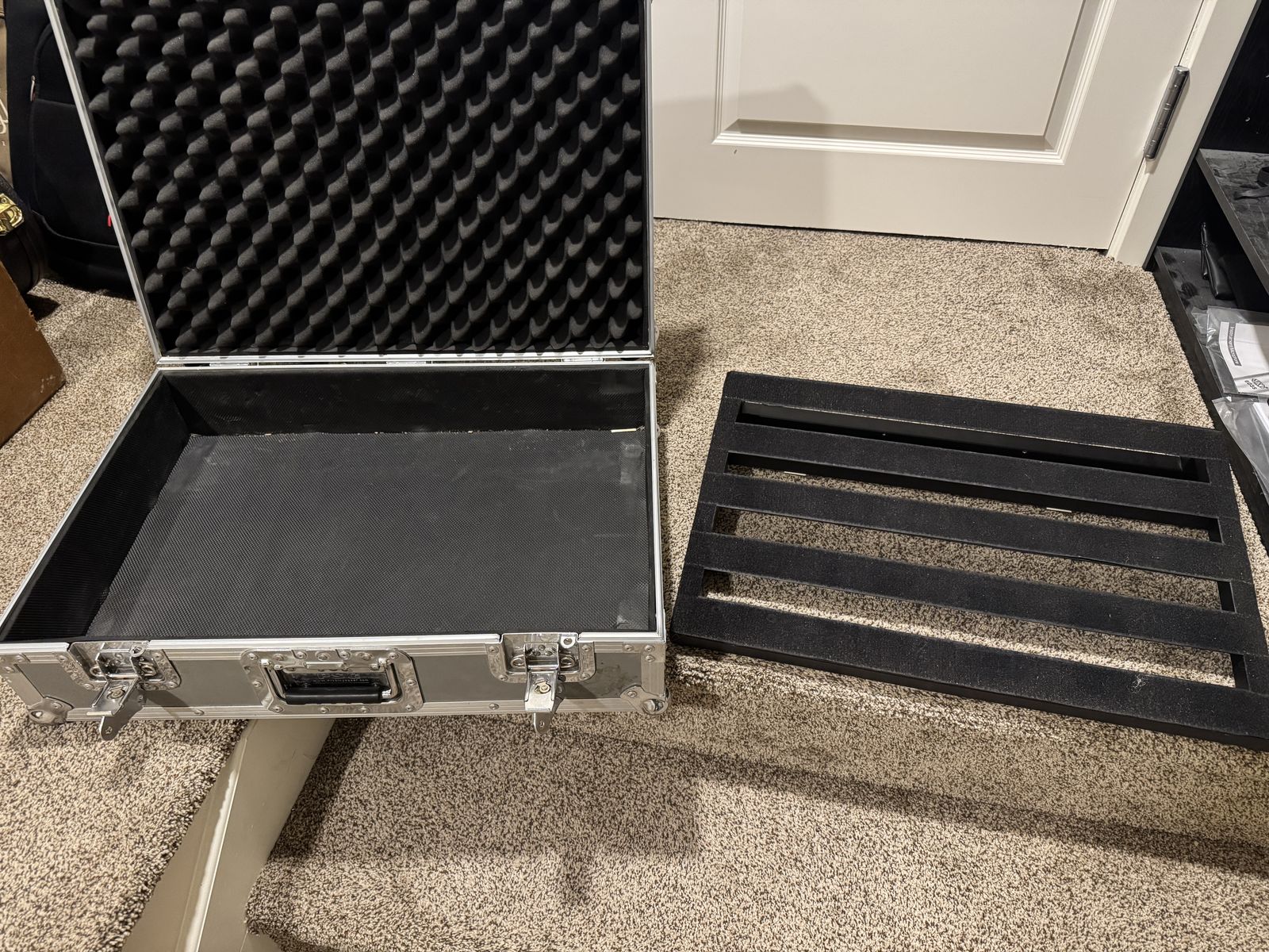 Pedal Train 3 pedal board with road case