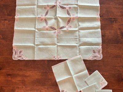 Vintage 33"x33" Teal Tablecloth with White Lace Stitching and 4 Matching 12"x12" Napkins