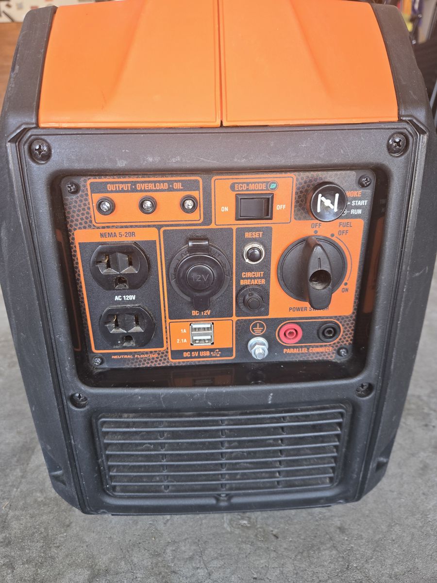 WEN Portable Inverter Generator with Storage Cover