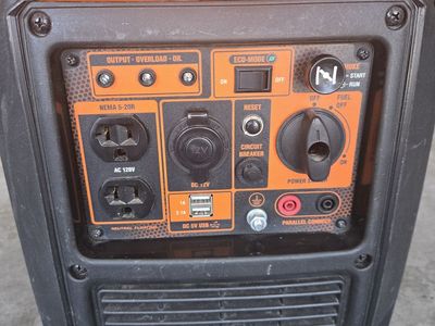 WEN Portable Inverter Generator with Storage Cover