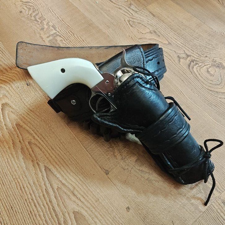 Custom Handmade Leather Holsters and Belts