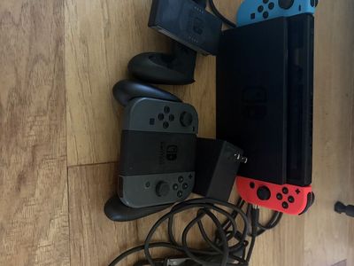 Nintendo Switch/Dock + 4 Joycons