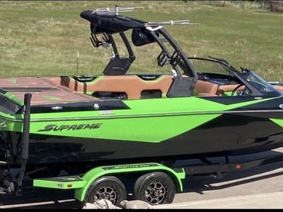 Supreme S238 Wakeboard Boat - Green & Black, Great Condition 407 hours