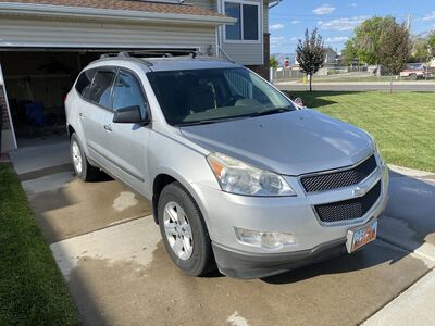 2010 CHEVROLET TRAVERSE LS