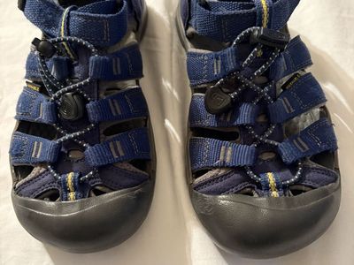 Keen youth sandals sz 2