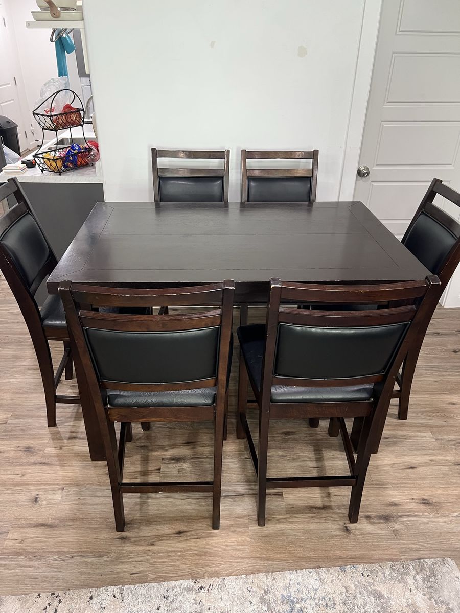 Dining table w/foldable leaf 6 Chairs