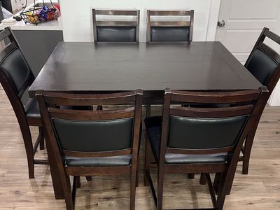 Dining table w/foldable leaf 6 Chairs