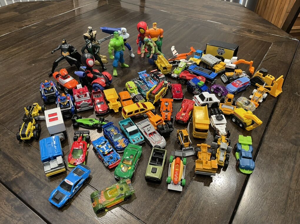 60 Toy Cars And 8 action Figures