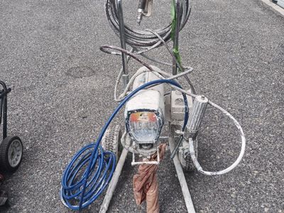 Graco Ultra Max 1095 Commercial Airless Paint Sprayer with Hoses and Gun