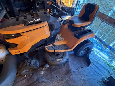 Cub Cadet XT-1 Riding Lawn Mower w/two bags