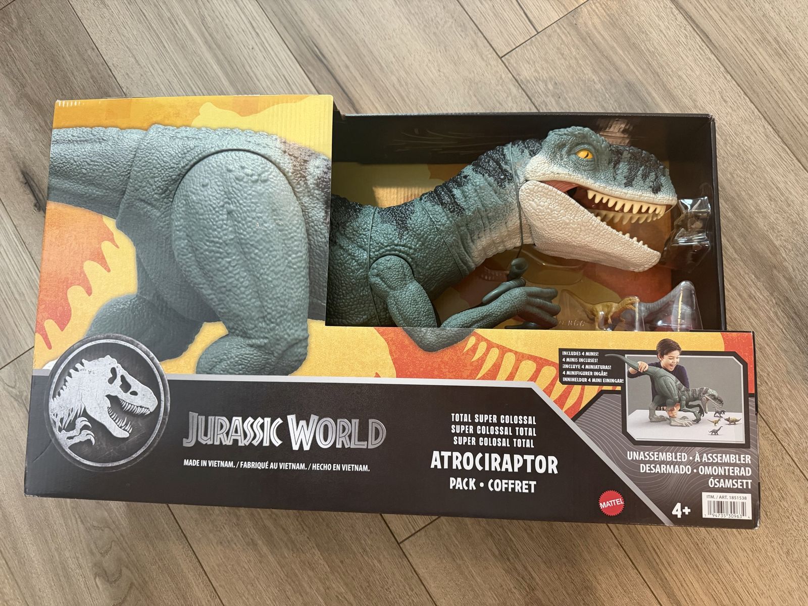 New in Box. Huge Mattel Jurassic World Atrociraptor Total Super Colossal Dinosaur Action Figure Toy,