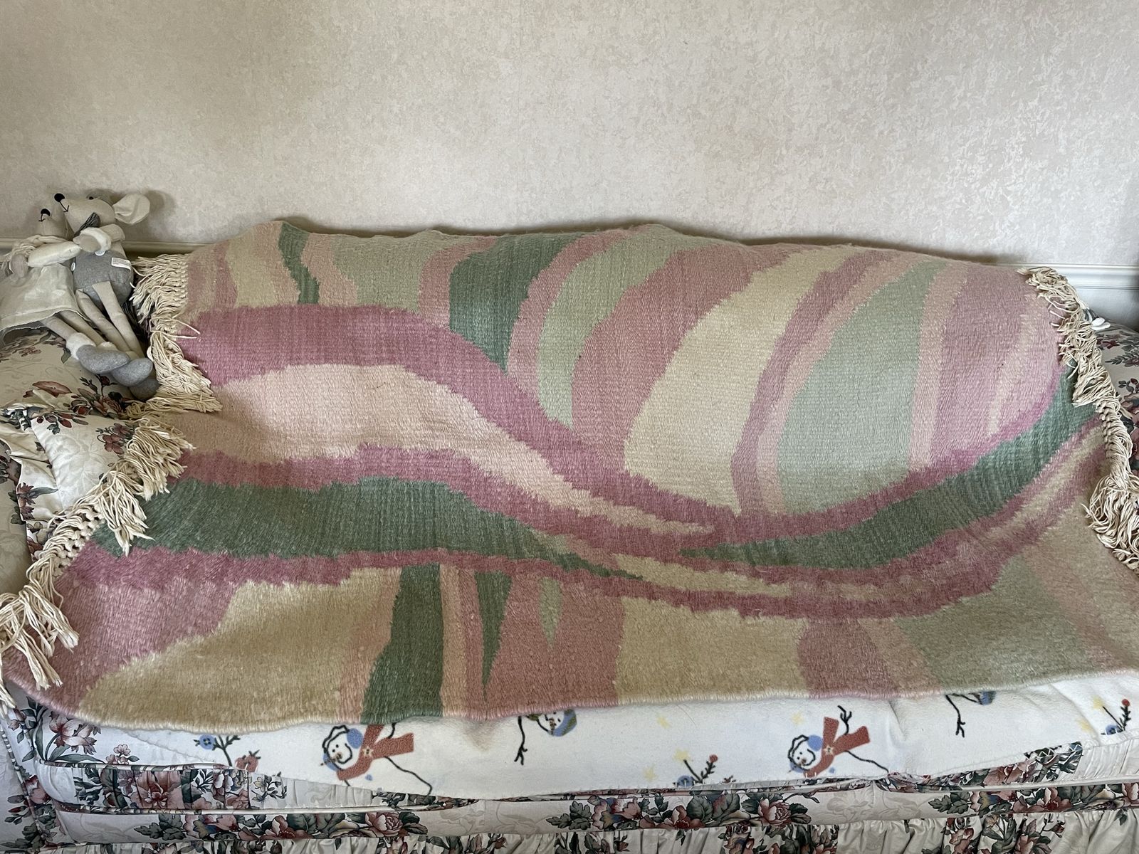Woven Fringe Rug Pastel Abstract Wave Design