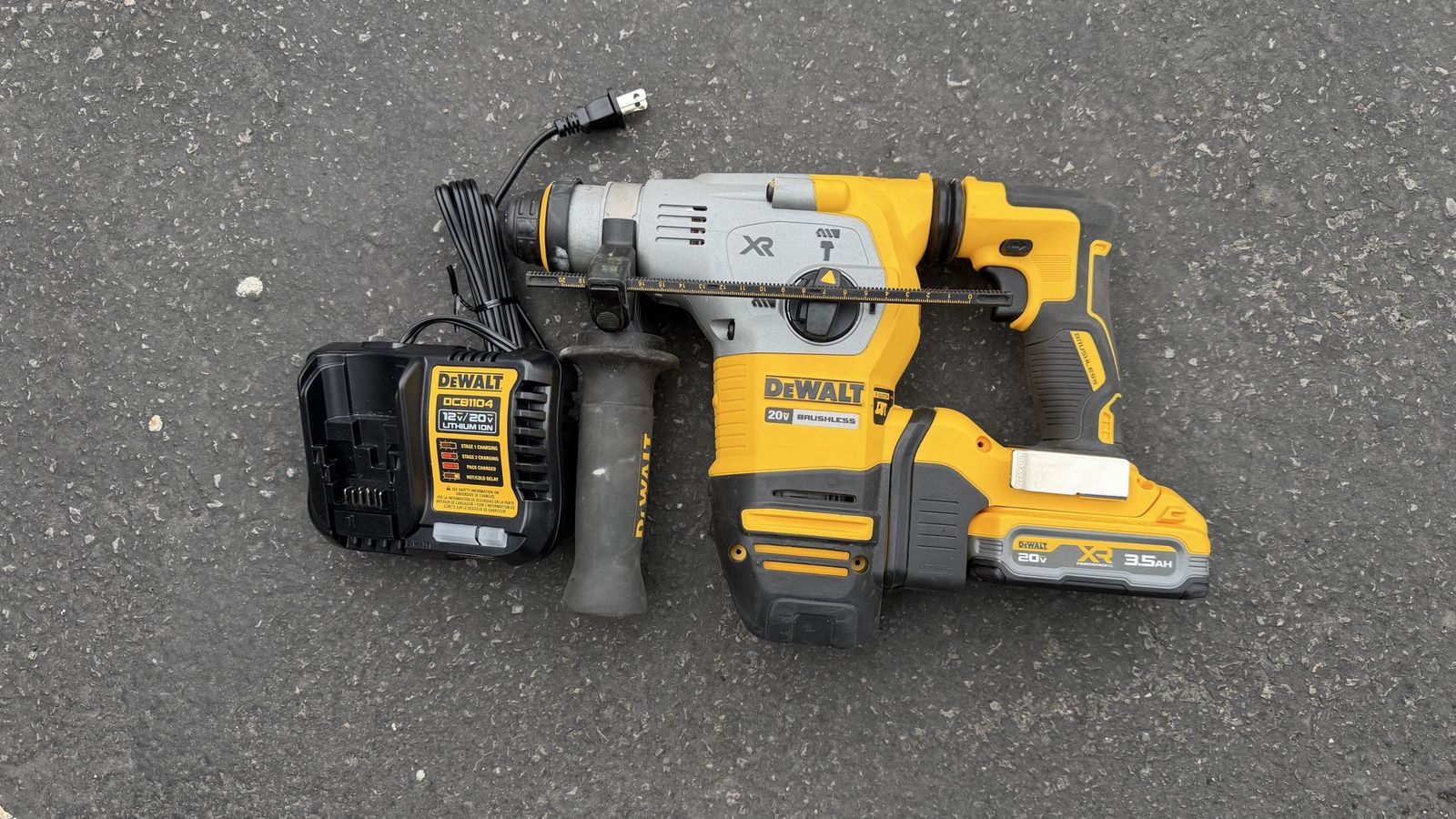 20V MAX XR Cordless Brushless 1-1/8 in. SDS Plus L-Shape Rotary Hammer  with battery and charger