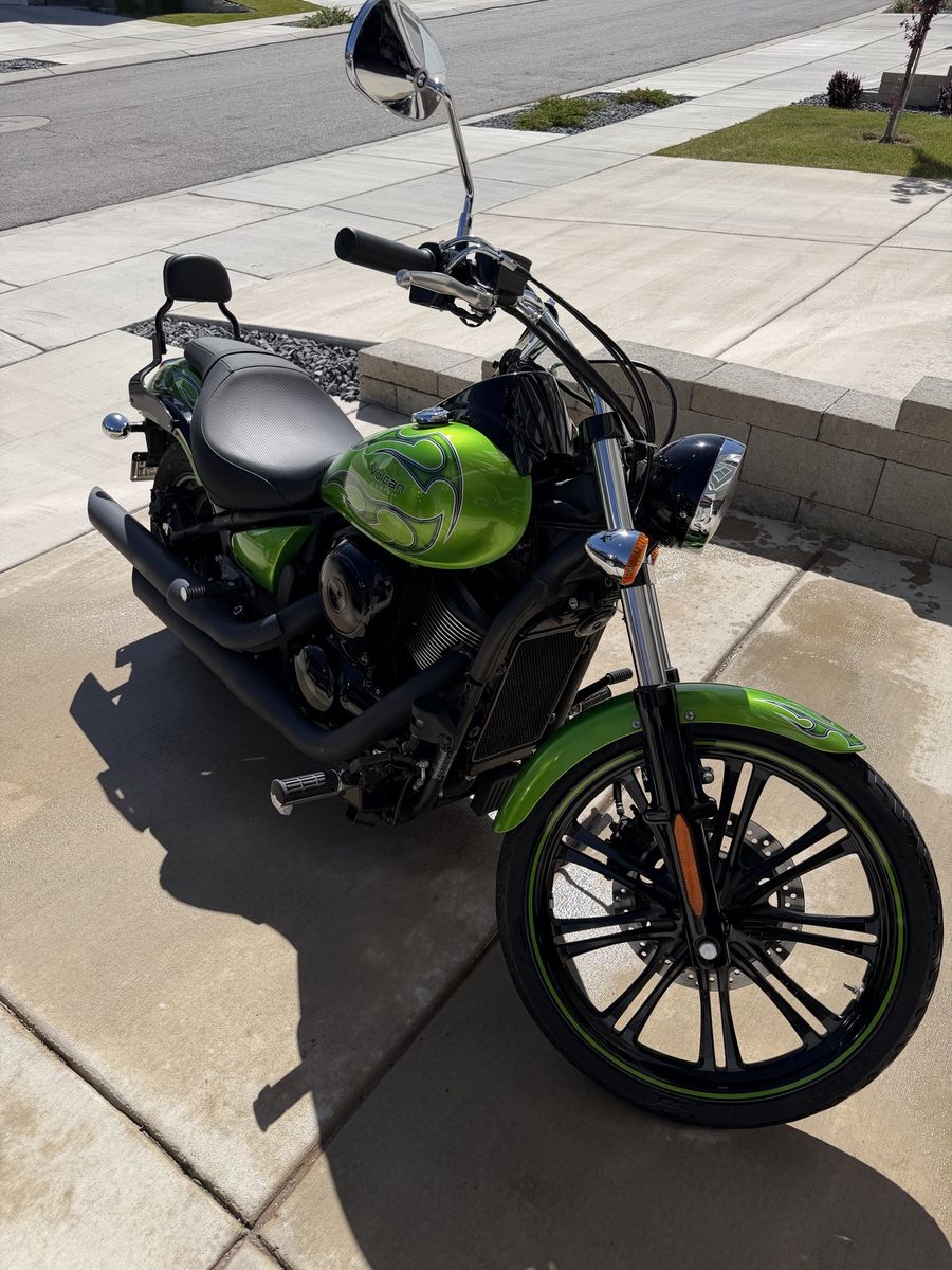 2014 Kawasaki Vulcan 900 custom only 3,665 miles