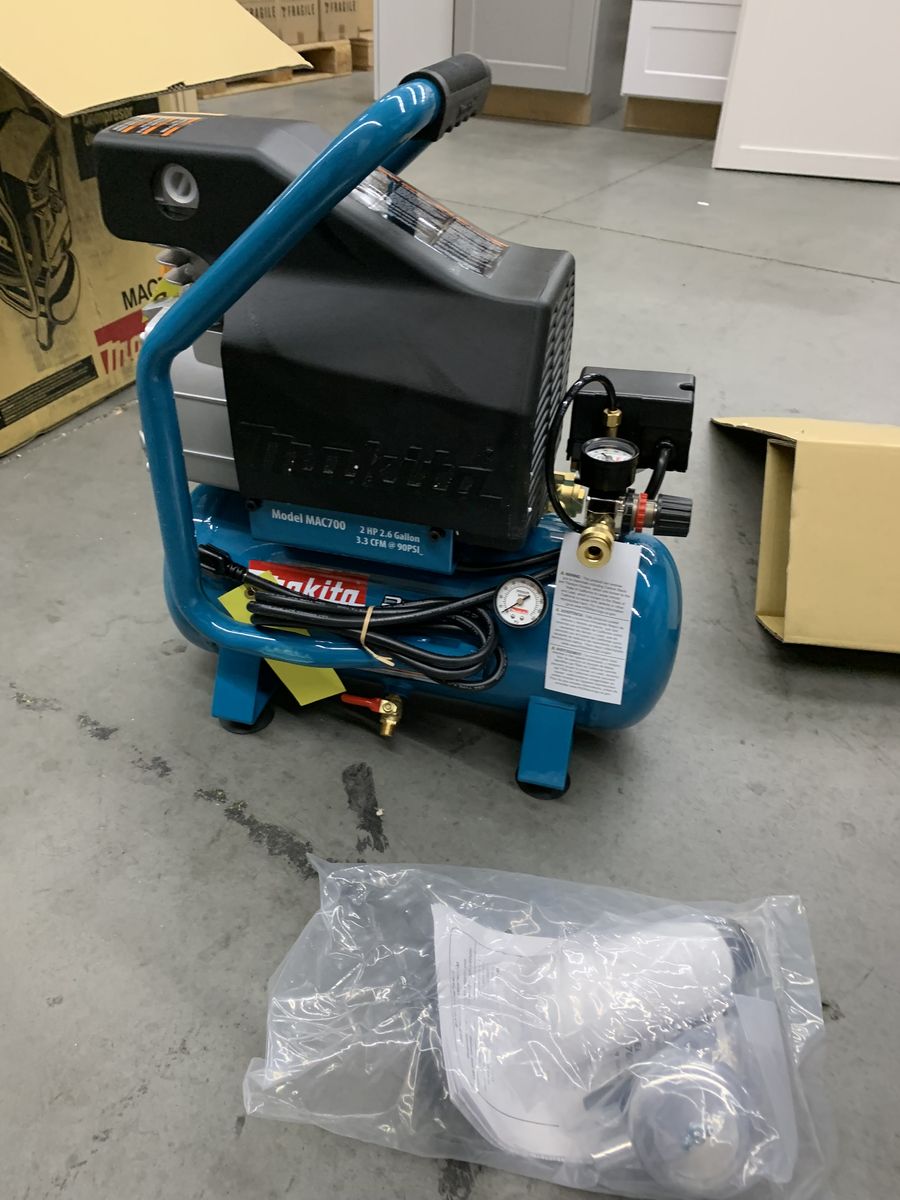 Makita 2.6 Gal. 2 HP Portable Electrical Hot Dog Air Compressor