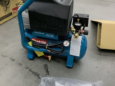 Makita 2.6 Gal. 2 HP Portable Electrical Hot Dog Air Compressor
