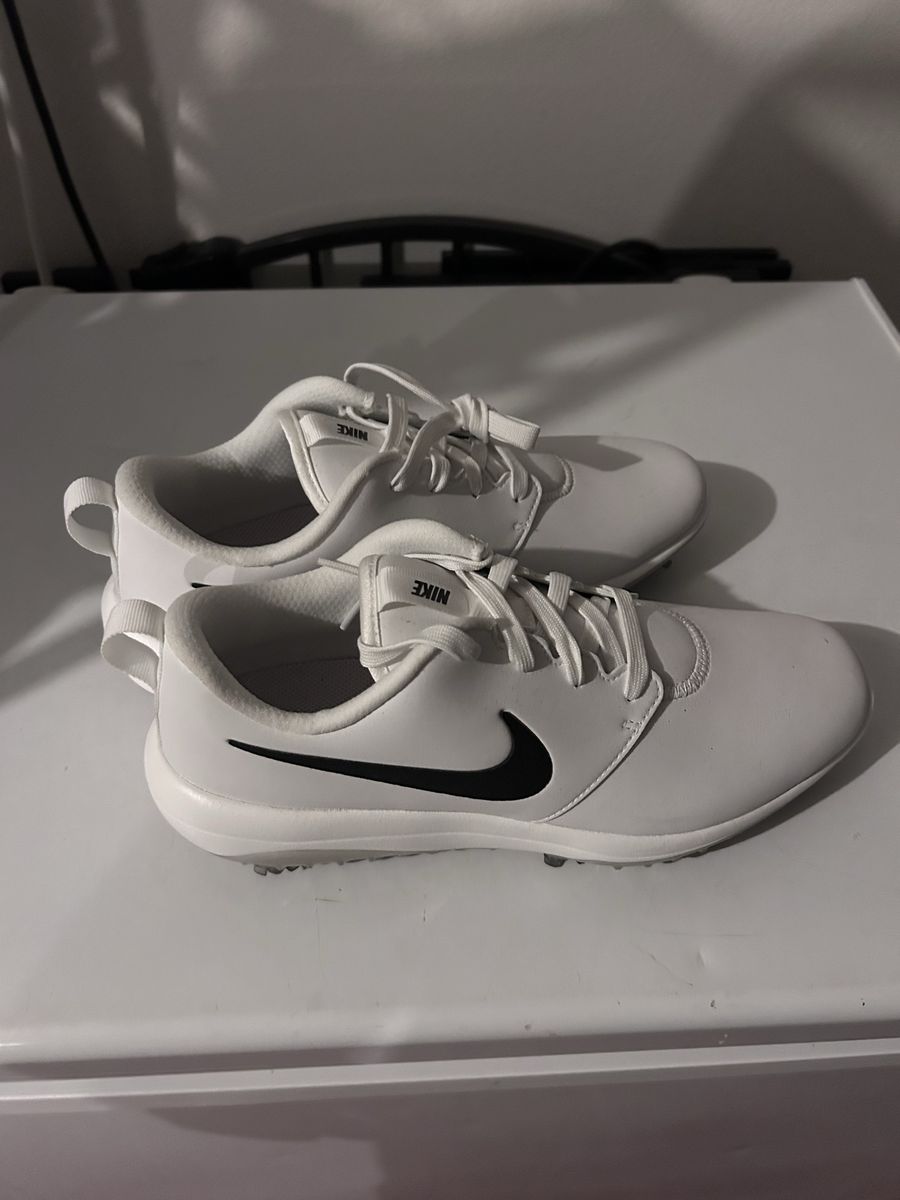 Brand new size 9 Nike Roshe Tour golf shoes