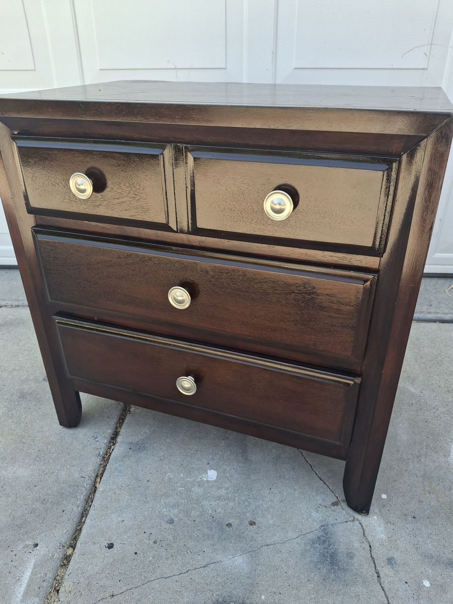 extra tall pine wood 3 drawers night stand/4 silver knob