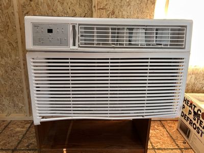 25,000 BTU Window Air Conditioner 240V Works Great