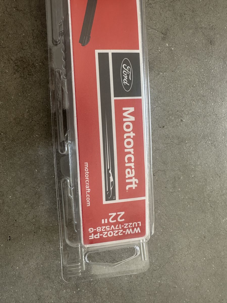 Motorcraft WW-2202-PF Premium Flat Windshield Wiper Blade 22 Inch