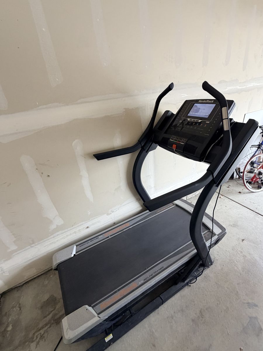 NordicTrack X11i Incline Trainer treadmill