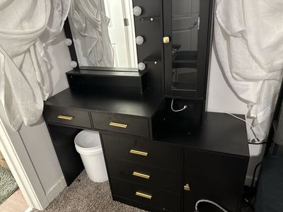 Makeup vanity
