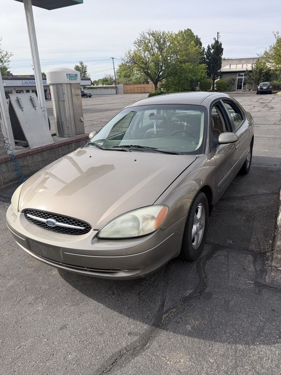 2002 Ford Taurus SE