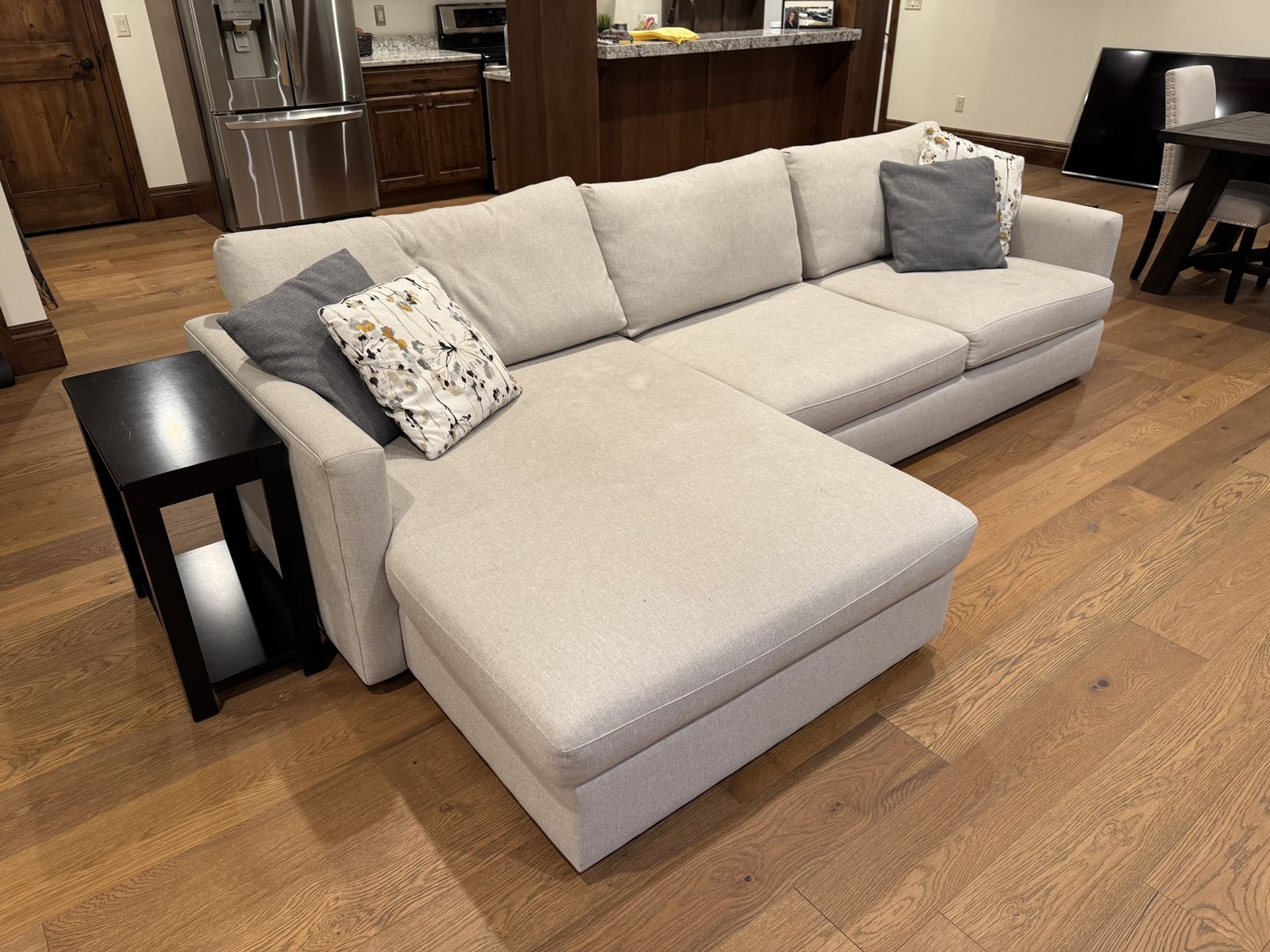 Bassett Furniture Pre-owned cream/tan couch