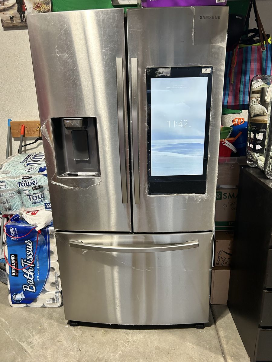Samsung Family Hub French Door Refrigerator - Stainless Steel, Smart Screen, Ice/Water Dispenser