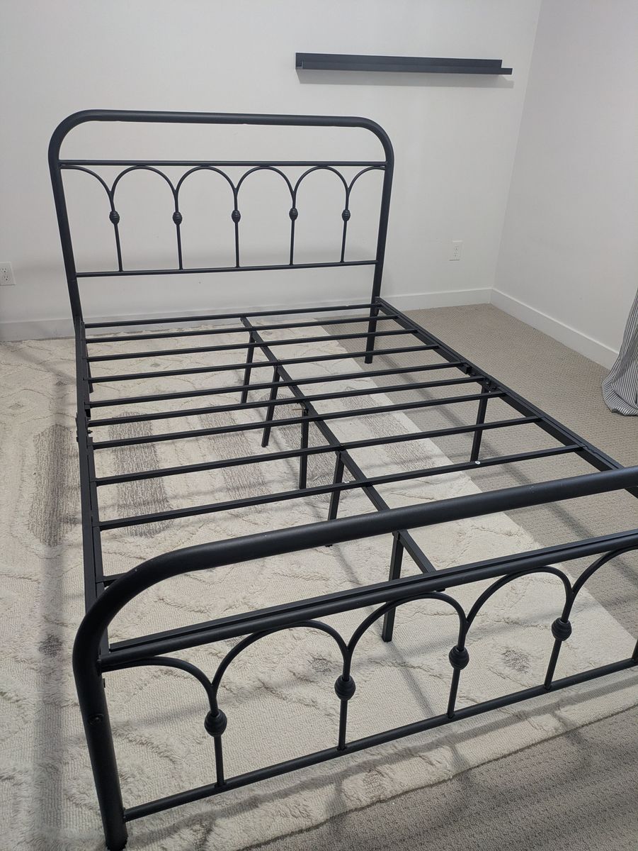 Black Metal Bedframe - Full Size