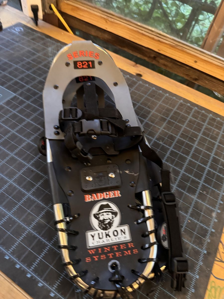 Yukon Charlie's Badger Series 821 Winter Systems Snowshoes - Black/Silver