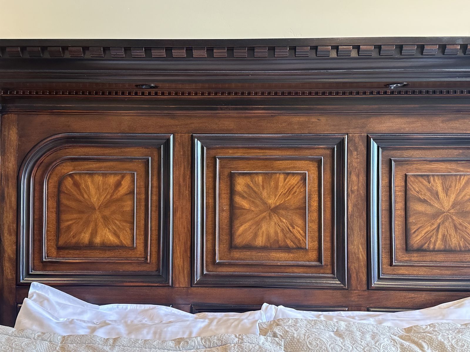 Main image 3