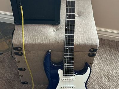 Strat Style Guitar w/Amp
