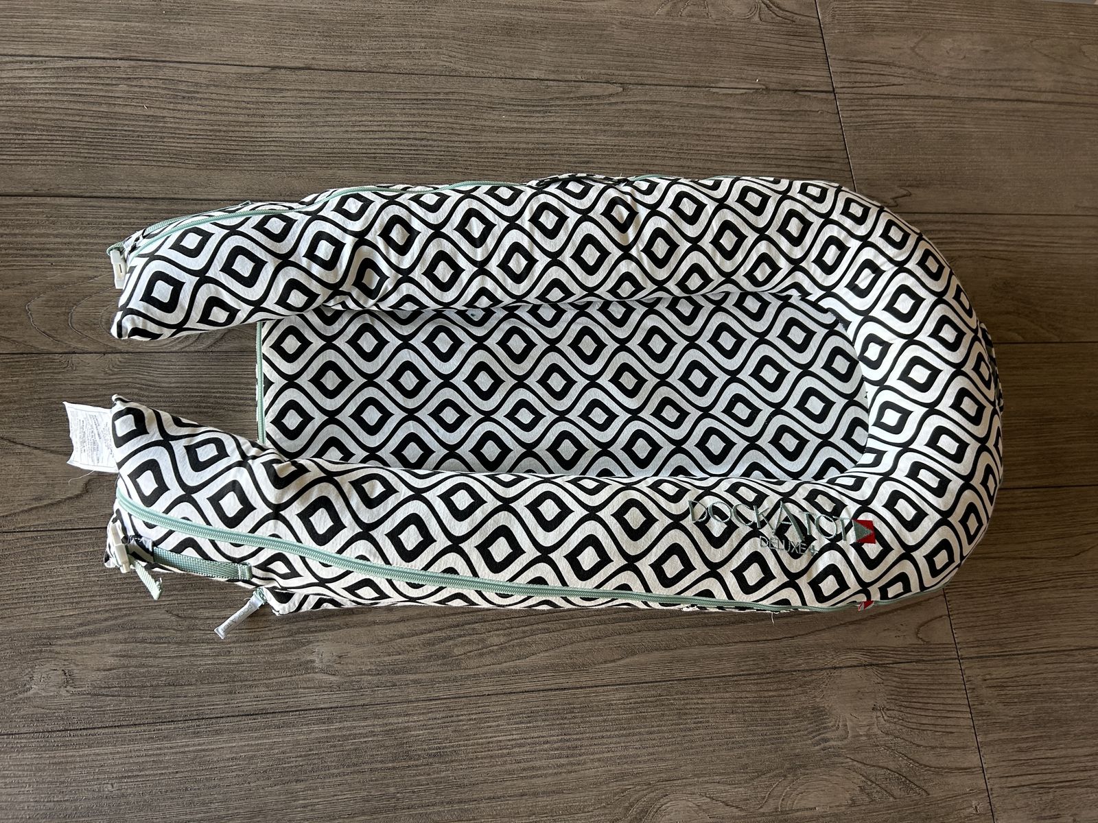 Dockatot Baby lounger Deluxe + extra Cover