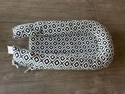 Dockatot Baby lounger Deluxe + extra Cover