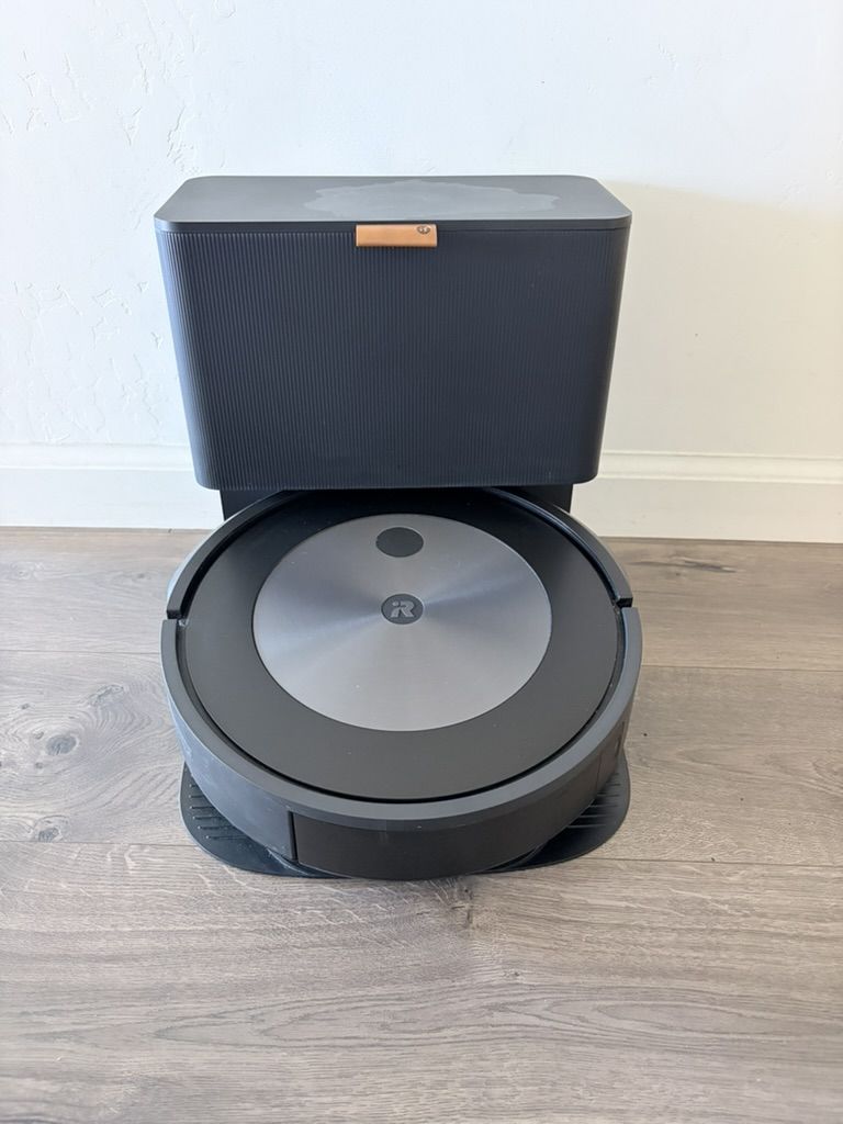 iRobot Roomba j6+ Self- Emptying Robot