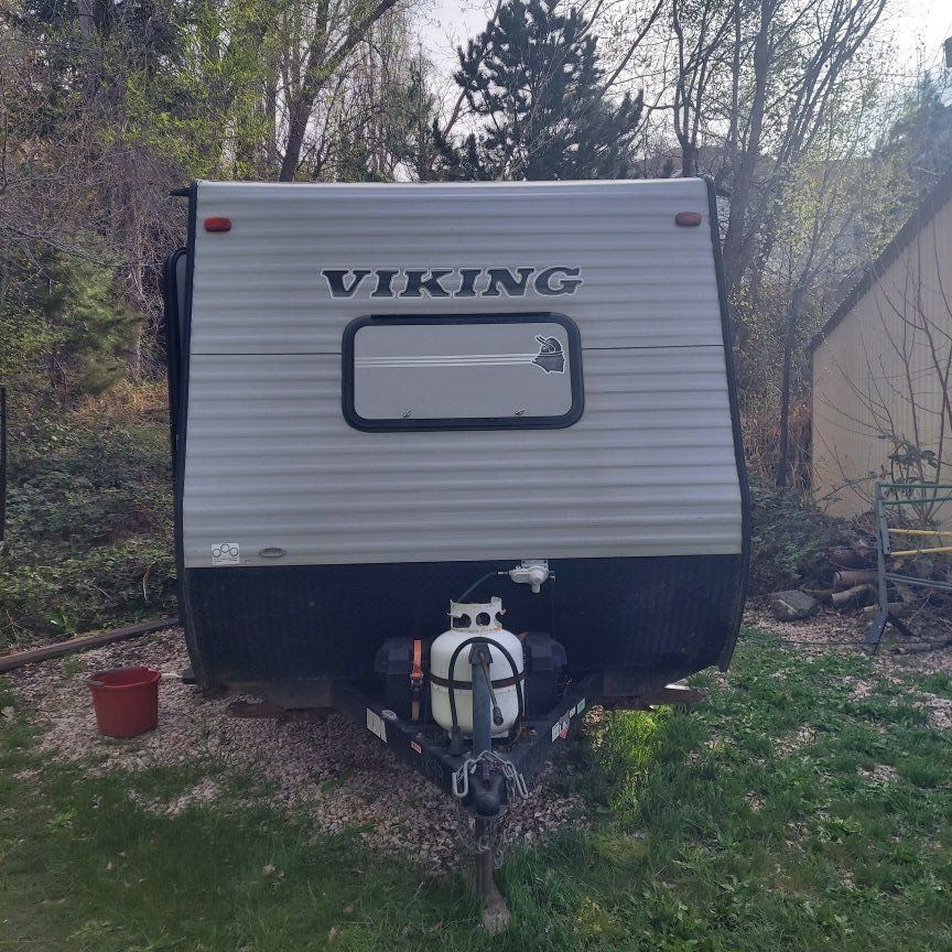 2019 Coachmen Viking Single Axle 17BH ($11,500)