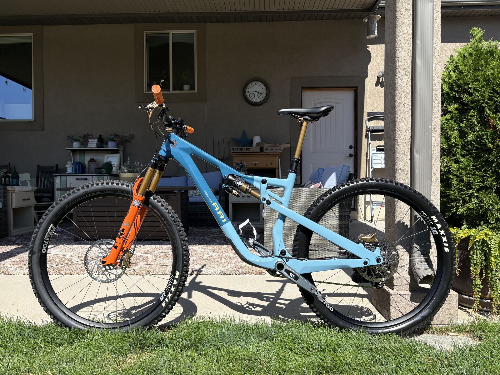 Delano Peak Pro, Large, Two-Tone Blue