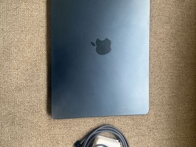 Apple MacBook Air M2 2022 13.6” | 8GB RAM | 256GB SSD | 96% Battery | Midnight