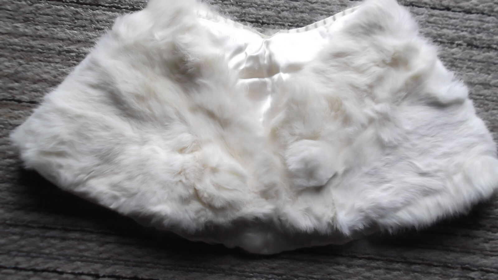 WHITE FAUX FUR CAPE