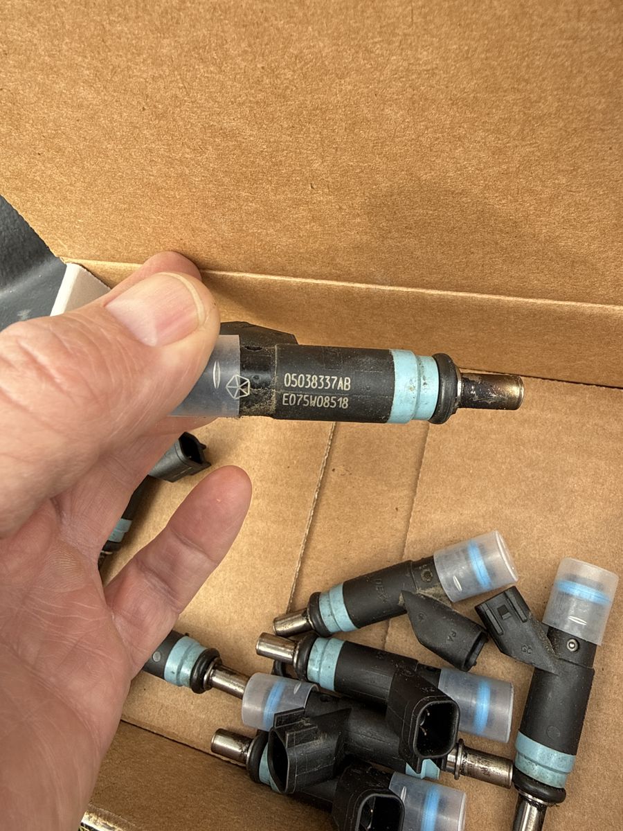 Stock 6.4 Hemi srt Fuel Injectors